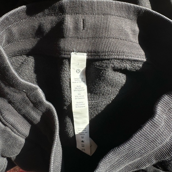 BLACK LULULEMON SCUBA JOGGERS/SWEATPANTS - Picture 4 of 4